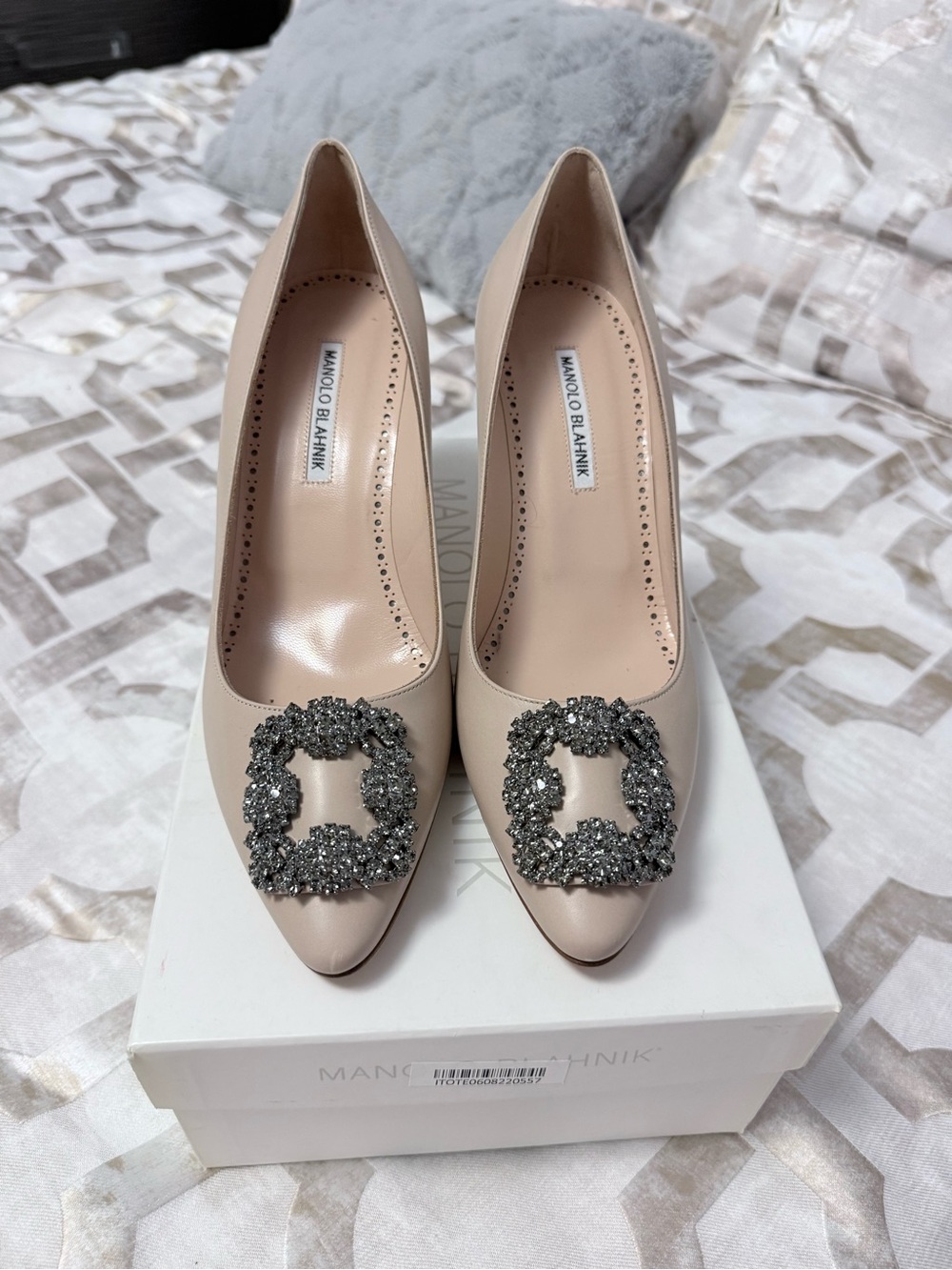 Manolo Blahnik Hangisi nude